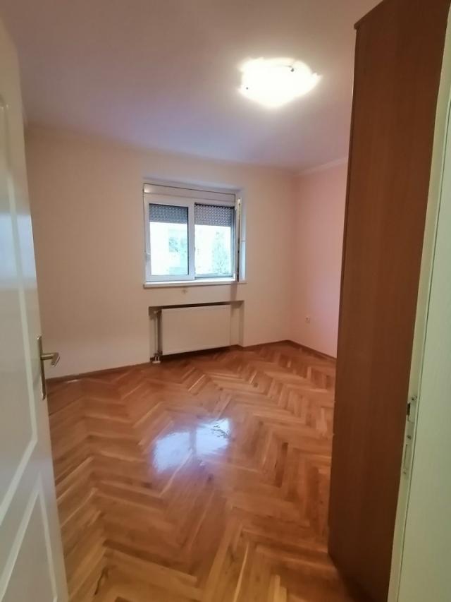 Izdaje se polunamešten dvoiposoban stan 60m2 - Grbavica