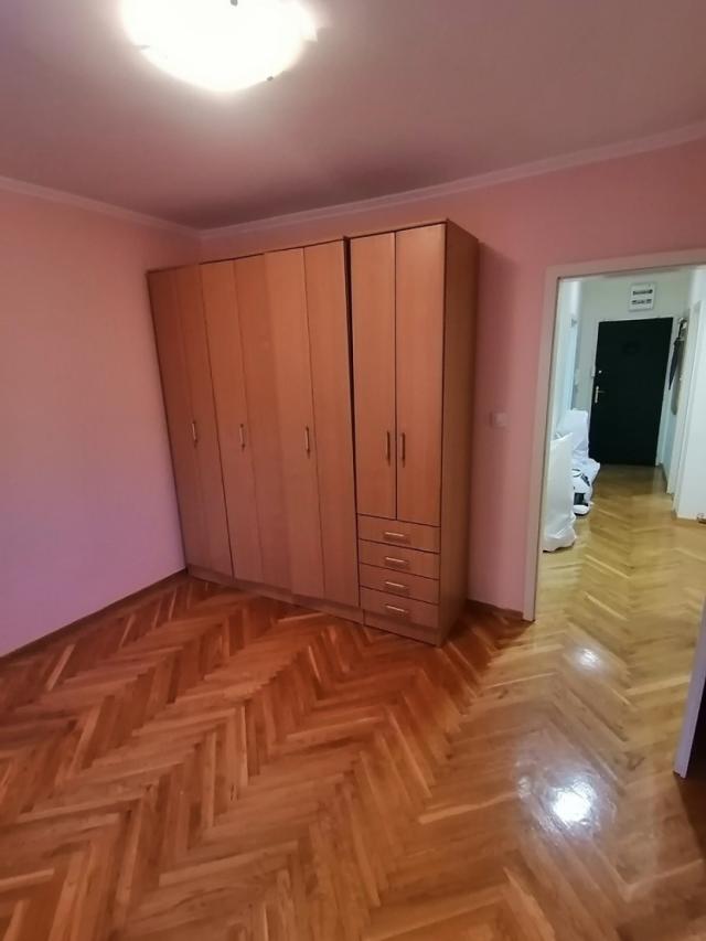 Izdaje se polunamešten dvoiposoban stan 60m2 - Grbavica