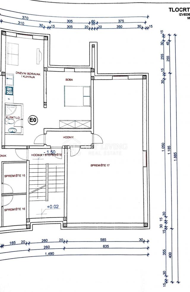 Istra, Brtonigla - stan sa puno mogućnosti u centru prelijepe Brtonigle - PRILIKA