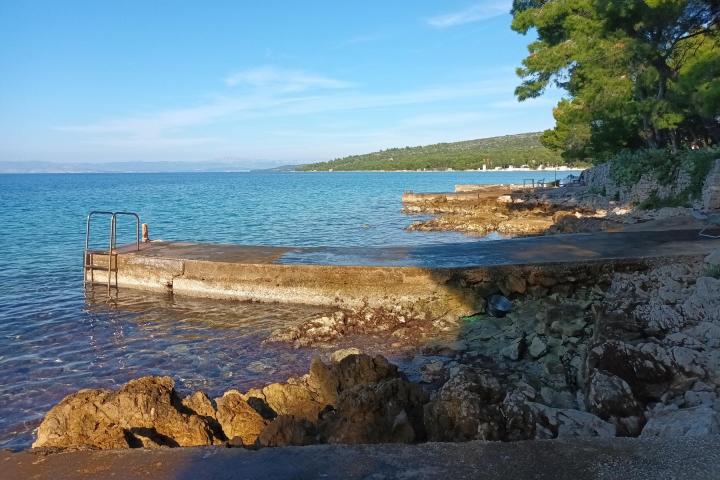 Brač, Milna, kuća uz more NKP 195 m2