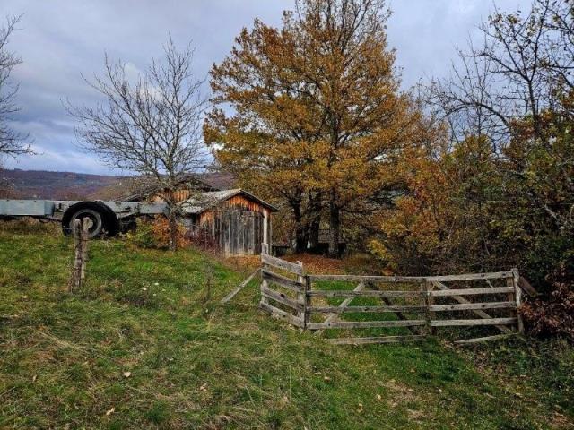 Prodaje se polj. gazdinstvo sa 3 objekta , 4, 76 ha, Čauševići, Prijepolje