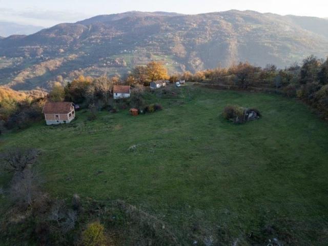 Prodaje se polj. gazdinstvo sa 3 objekta , 4, 76 ha, Čauševići, Prijepolje