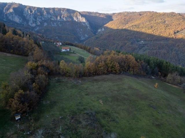 Prodaje se polj. gazdinstvo sa 3 objekta , 4, 76 ha, Čauševići, Prijepolje