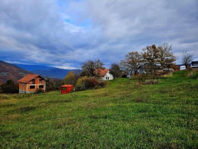 Prodaje se polj. gazdinstvo sa 3 objekta , 4, 76 ha, Čauševići, Prijepolje