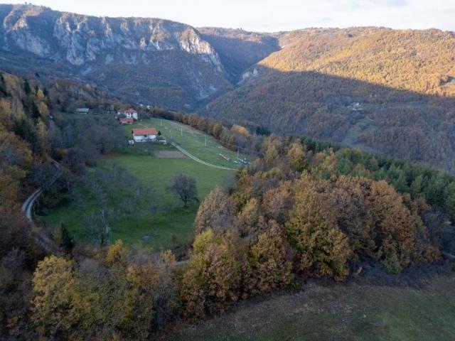 Prodaje se polj. gazdinstvo sa 3 objekta , 4, 76 ha, Čauševići, Prijepolje