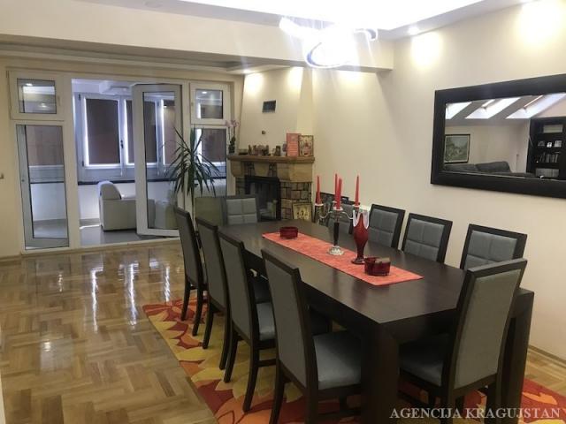 Prodaja, Stan, 148. 00m2 , Centar