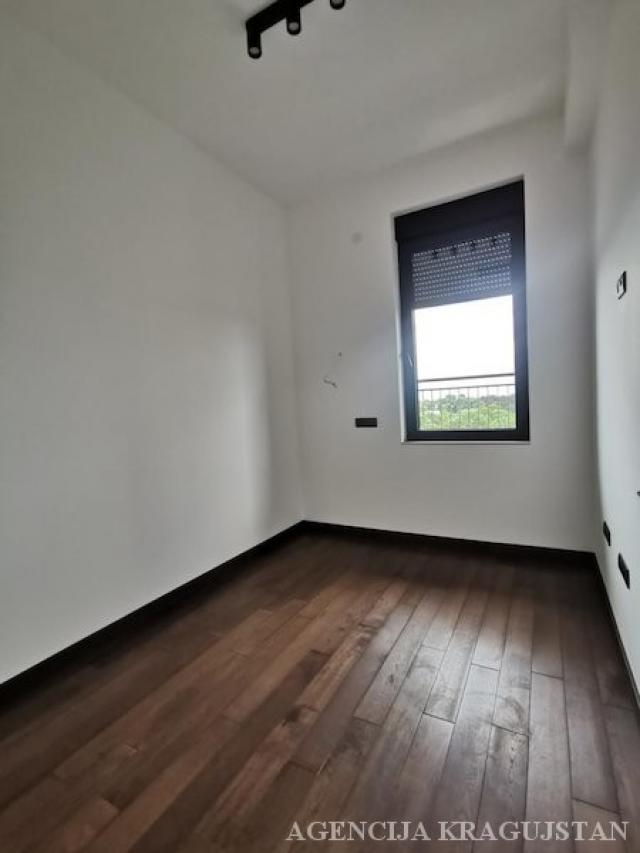 Izdavanje, Stan, 110. 00m2 , Vašarište