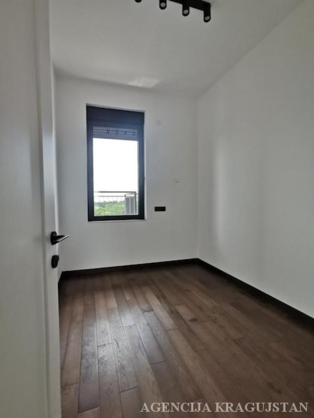 Izdavanje, Stan, 110. 00m2 , Vašarište