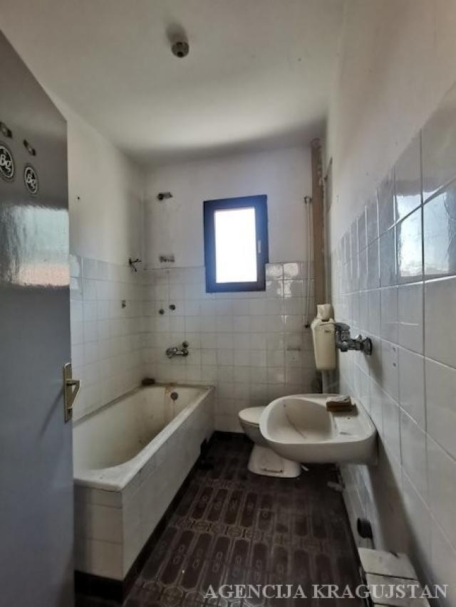 Prodaja, Lokal, 730. 00m2 , Stanovo