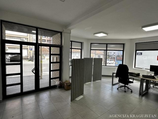 Izdavanje, Lokal, 209. 00m2 , Centar