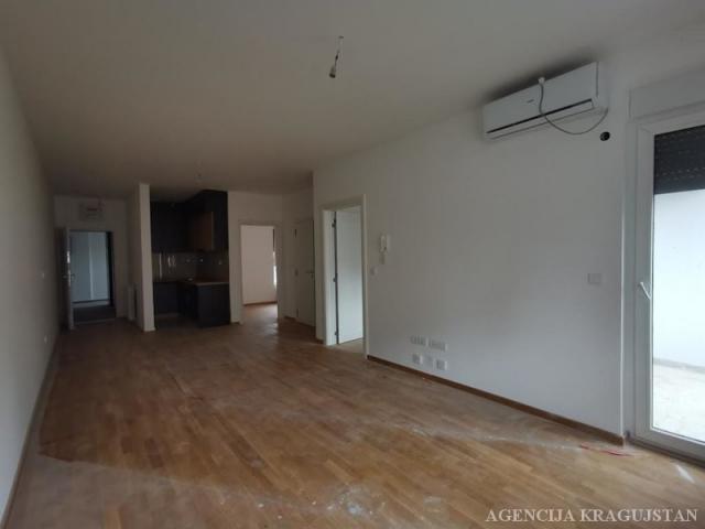 Izdavanje, Stan, 51. 00m2 , Centar