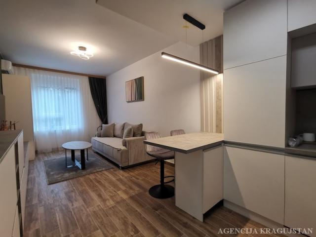 Izdavanje, Stan, 70. 00m2 , Centar