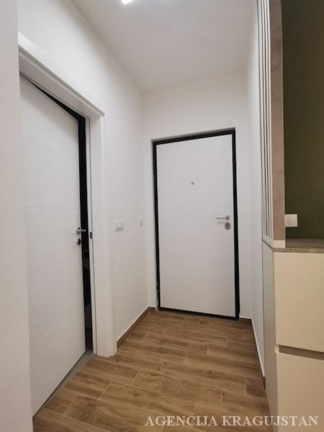 Izdavanje, Stan, 70. 00m2 , Centar