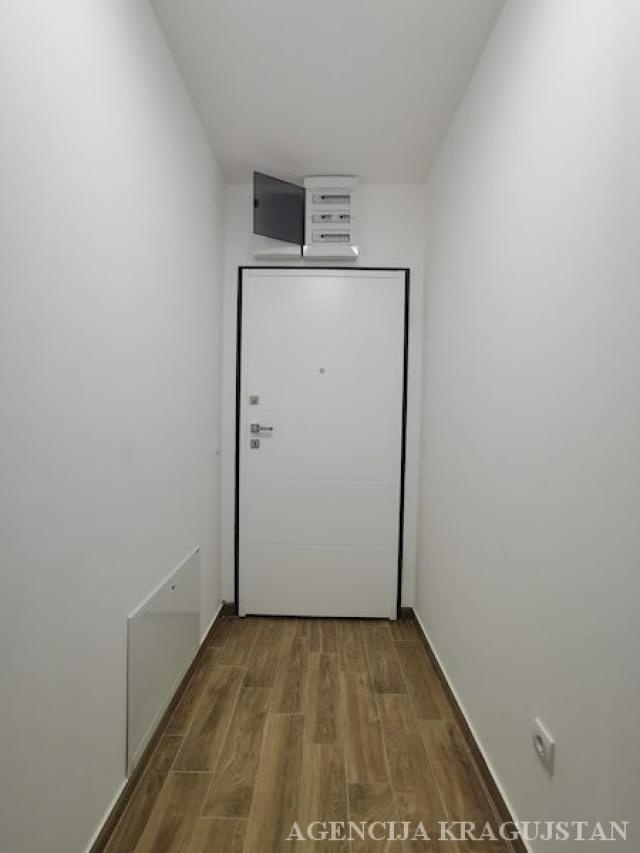 Izdavanje, Stan, 70. 00m2 , Centar