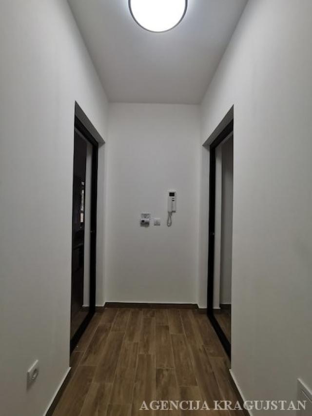 Izdavanje, Stan, 70. 00m2 , Centar