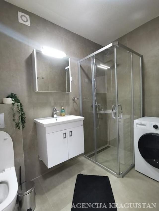 Izdavanje, Stan, 70. 00m2 , Centar