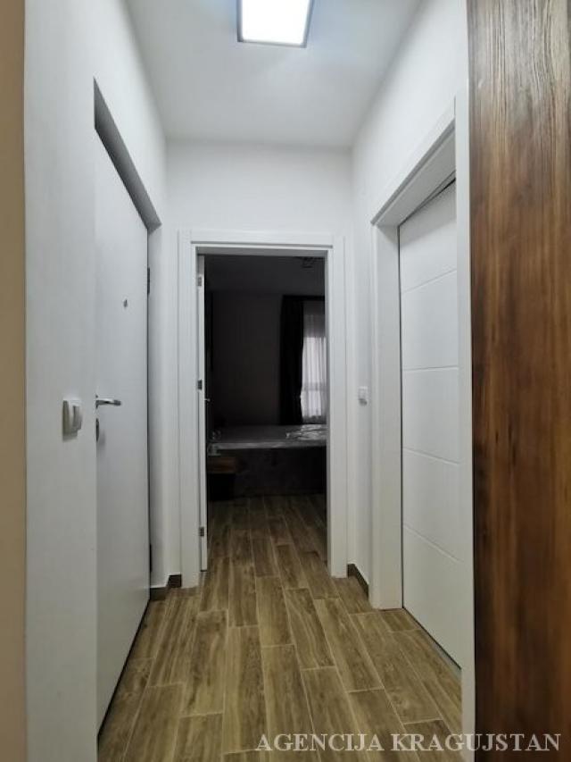 Izdavanje, Stan, 70. 00m2 , Centar