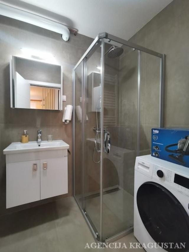 Izdavanje, Stan, 70. 00m2 , Centar