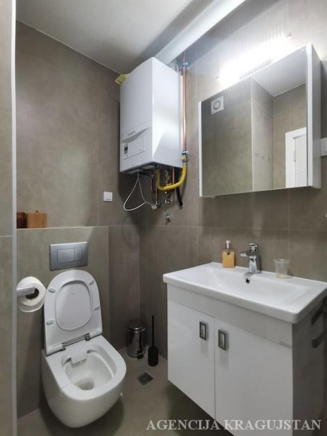 Izdavanje, Stan, 70. 00m2 , Centar