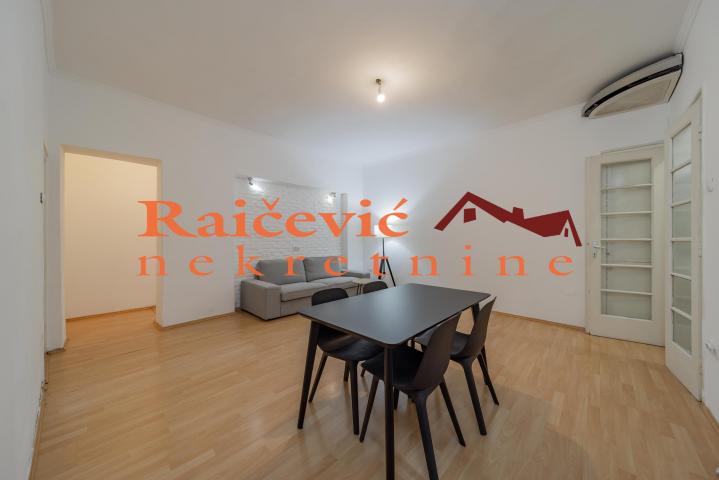 STARI GRAD CENTAR 85m2 , 2T , 1300e