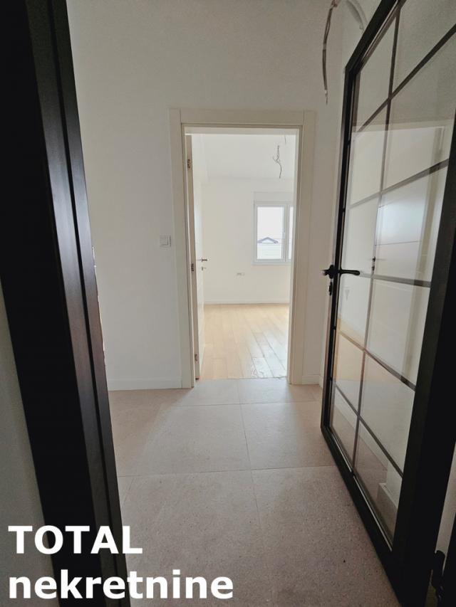 4 Četvorosoban stan NOVI SAD, 365650€