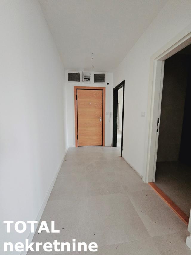 4 Četvorosoban stan NOVI SAD, 365650€