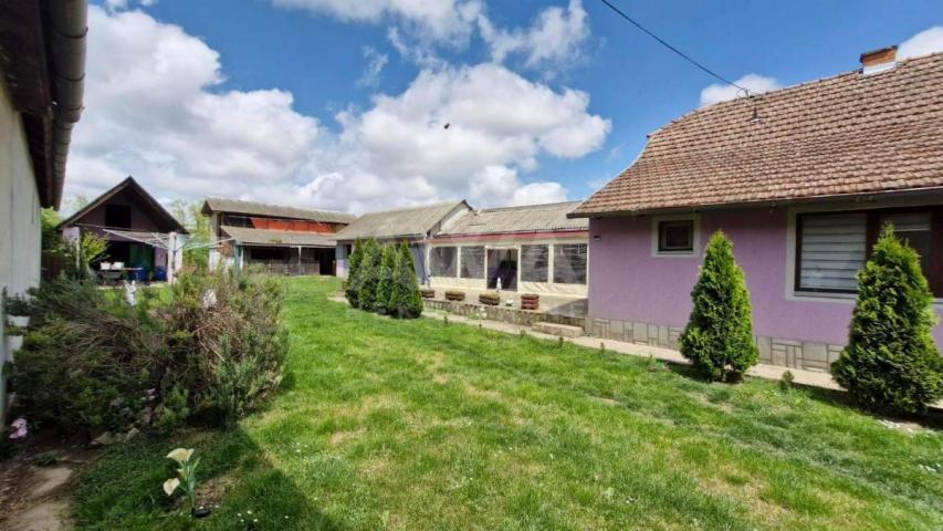 Gakovo, Kuća 88 m2 sa velikim placem od 1462 m2