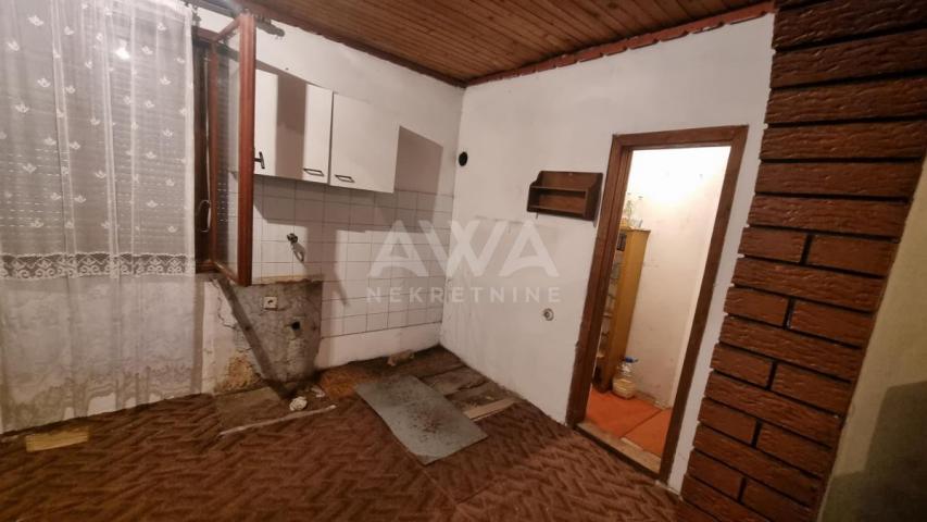 Stapar. Trosobna kuća 121m2, plac 5. 5a