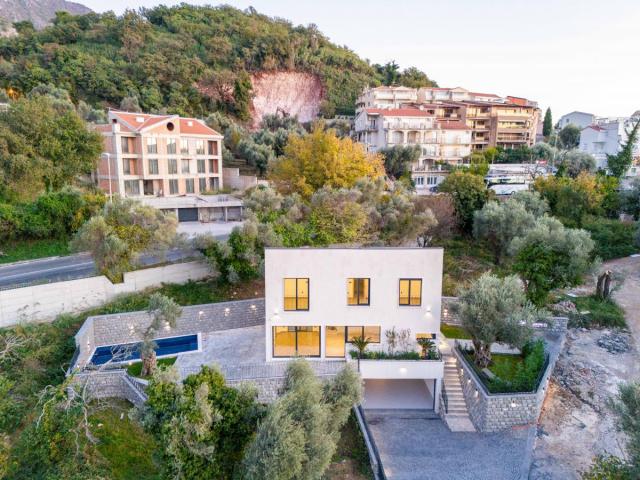 Villa Primavera 240m2, Budva