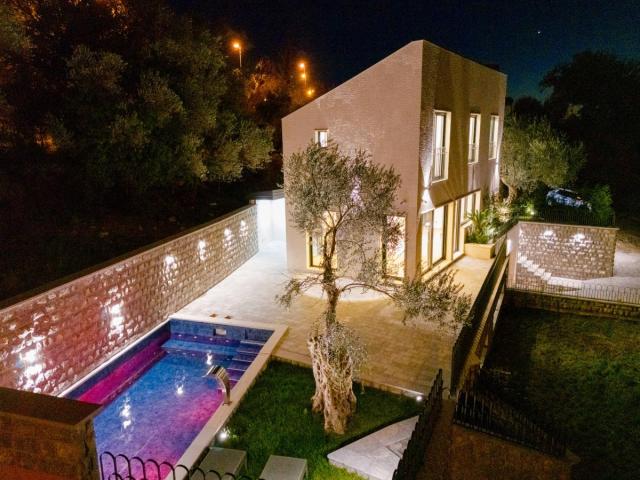 Villa Primavera 240m2, Budva