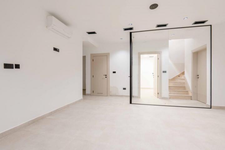 Villa Primavera 240m2, Budva