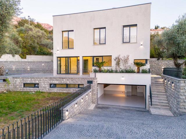 Villa Primavera 240m2, Budva