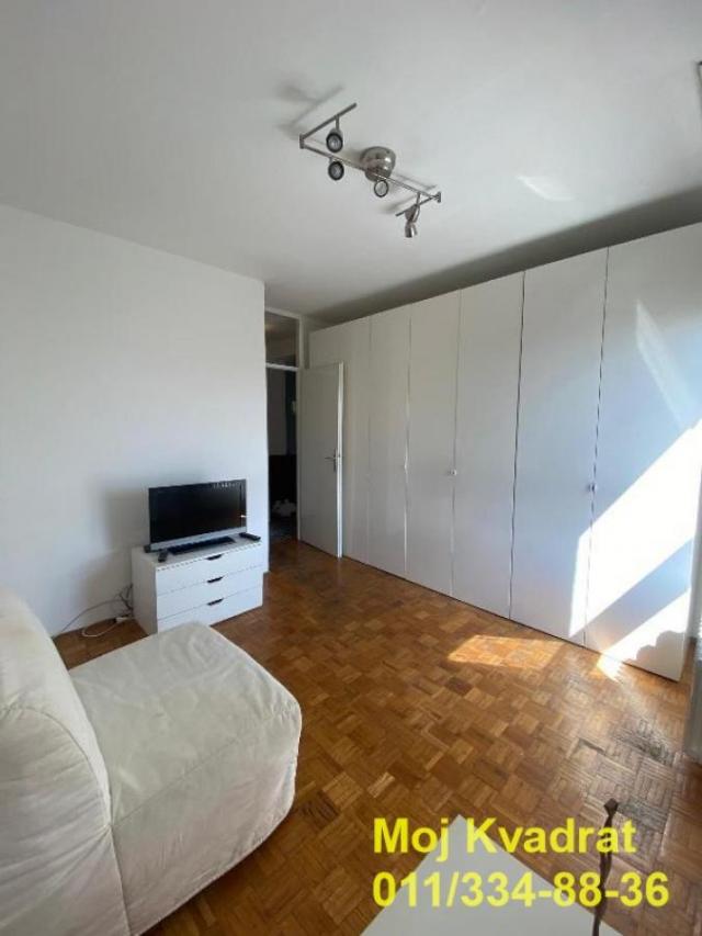 Zvezdara, Cvetkova pijaca - Bulevar kralja Aleksandra, 80m2