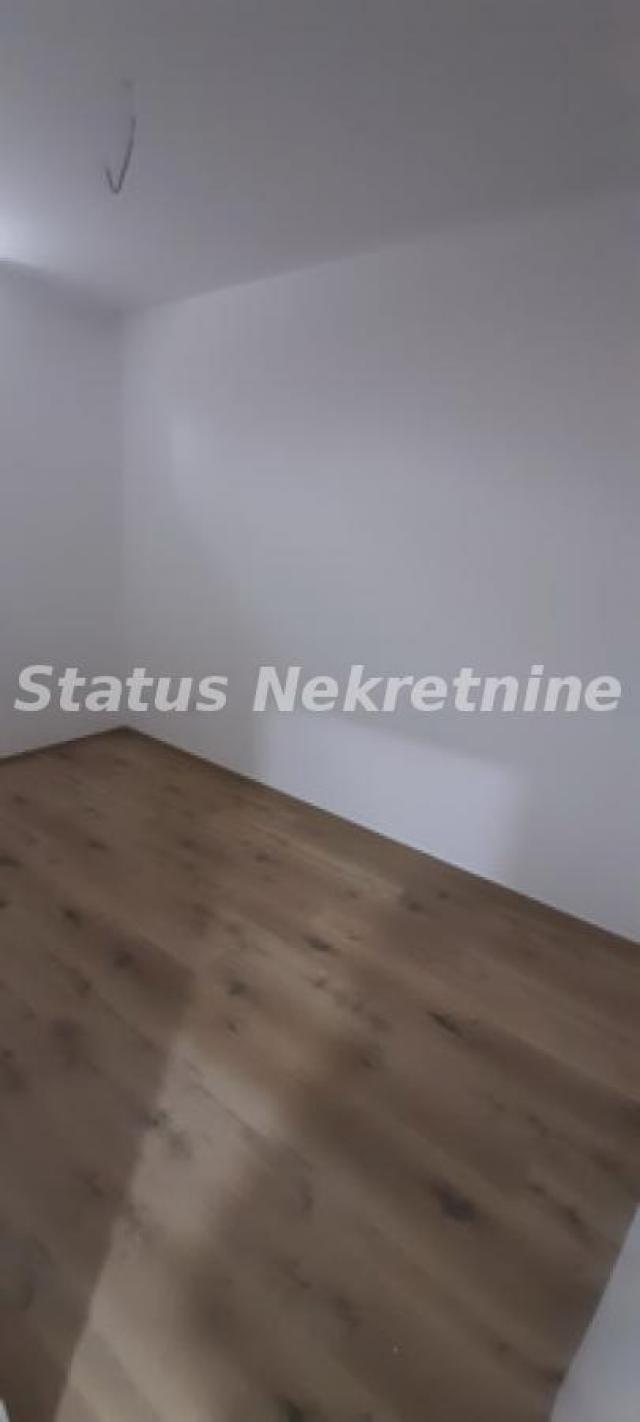 Petrovaradin-Useljiv Jednoiposoban stan 33 m2 u Suterenu na Top Lokaciji--065/385 8880