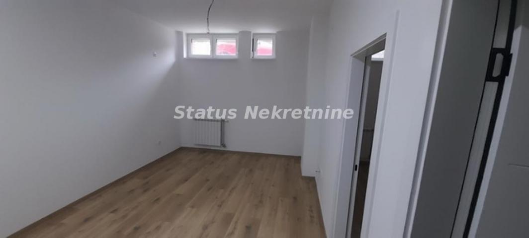 Petrovaradin-Useljiv Jednoiposoban stan 33 m2 u Suterenu na Top Lokaciji--065/385 8880