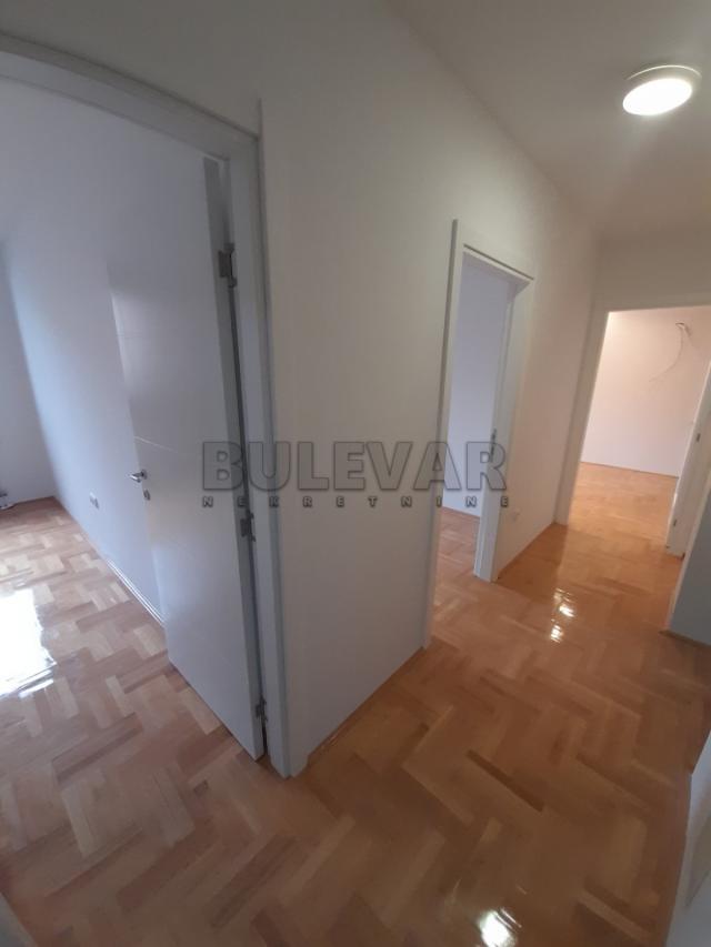 Izdaje se prazan stan, Centar, EG,  66m2, 480e