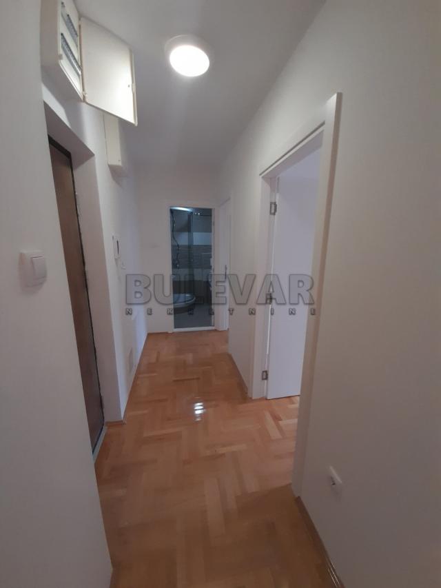 Izdaje se prazan stan, Centar, EG,  66m2, 480e