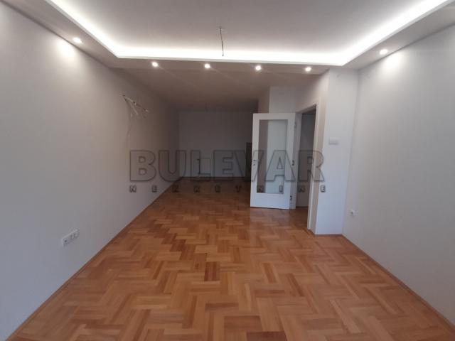 Izdaje se prazan stan, Centar, EG,  66m2, 480e