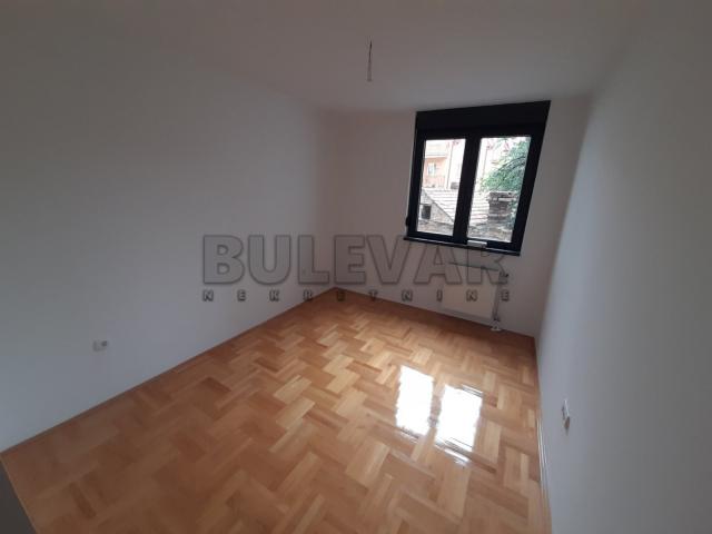 Izdaje se prazan stan, Centar, EG,  66m2, 480e