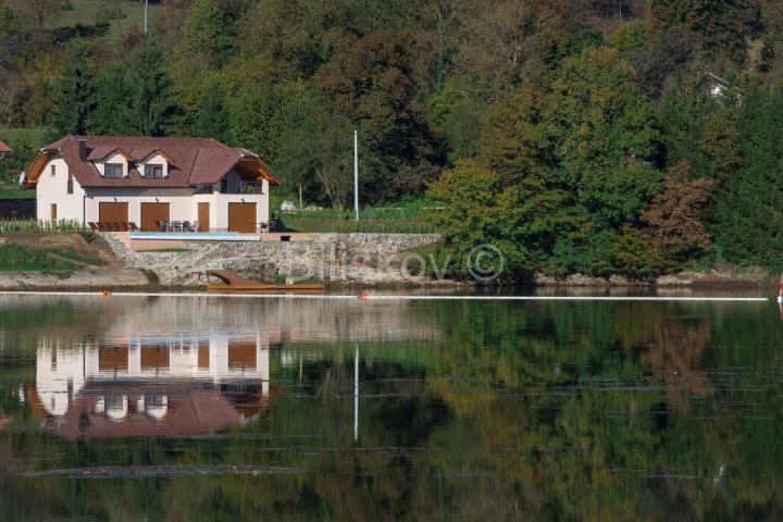 Prodaja, Ogulin, jezero Sabljaci, predivna vila s bazenom 