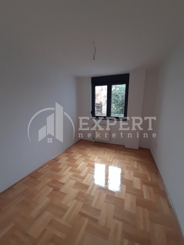 Izdaje se prazan stan, Centar, EG,  66m2, 480e