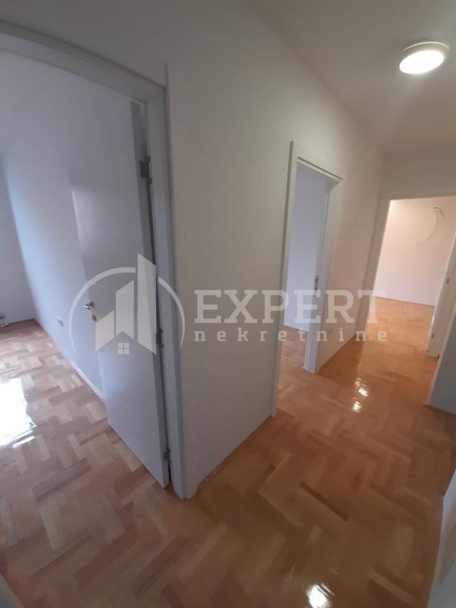 Izdaje se prazan stan, Centar, EG,  66m2, 480e