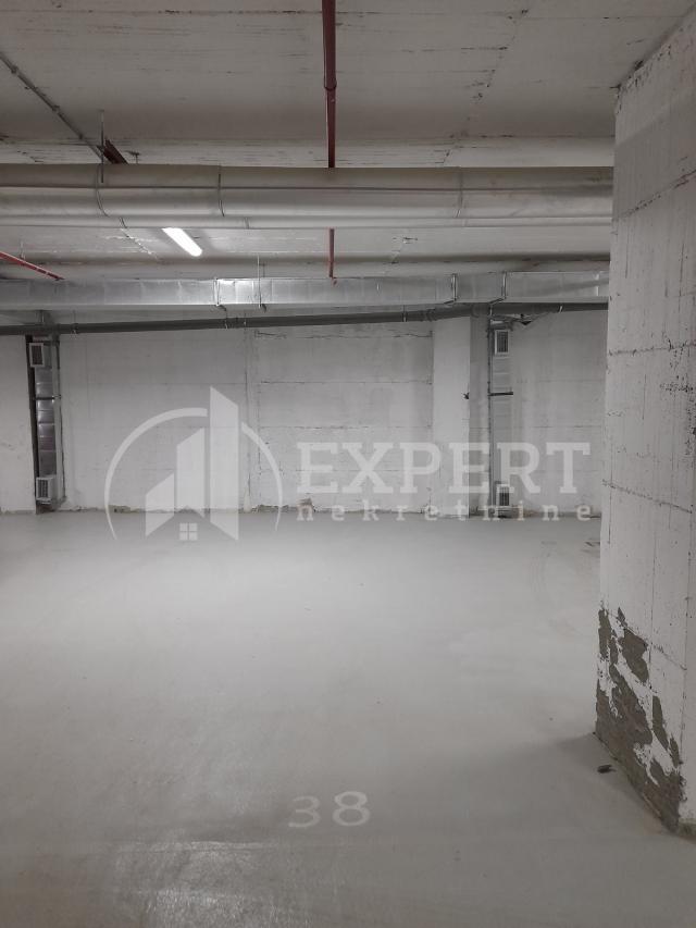 Izdaje se prazan stan, Centar, EG,  66m2, 480e