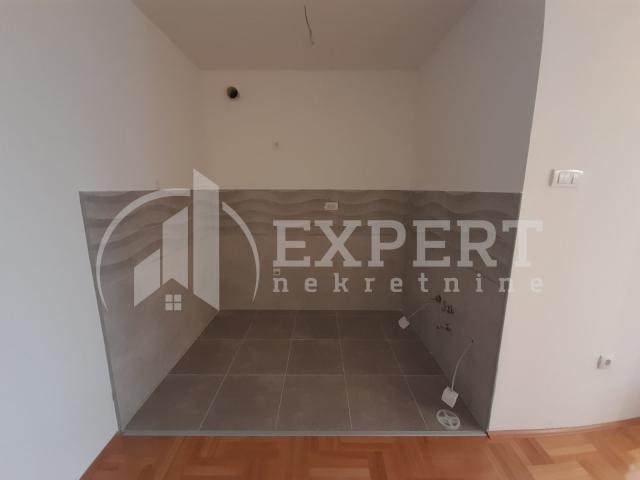 Izdaje se prazan stan, Centar, EG,  66m2, 480e