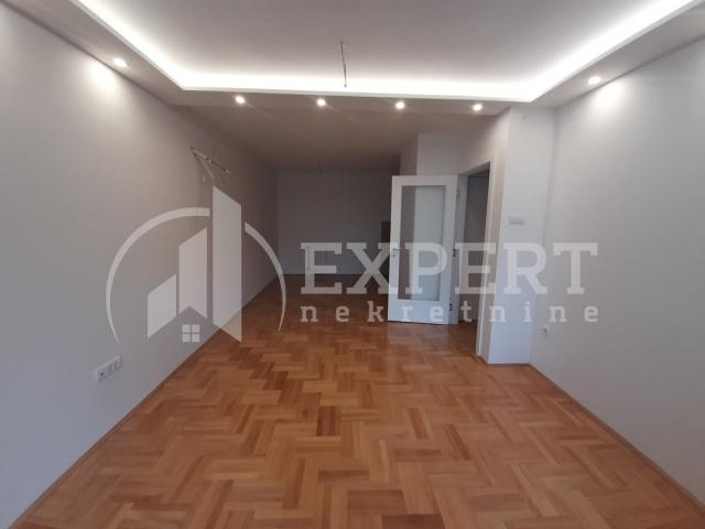 Izdaje se prazan stan, Centar, EG,  66m2, 480e