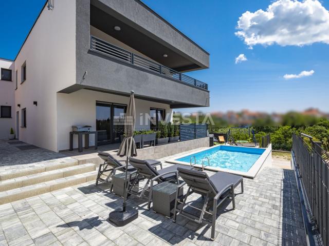 Luxury villa with a pool near the sea in Medulin