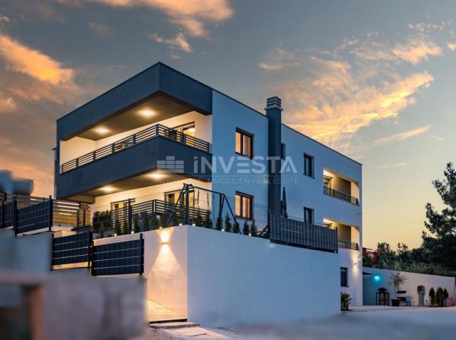 Luxury villa with a pool near the sea in Medulin