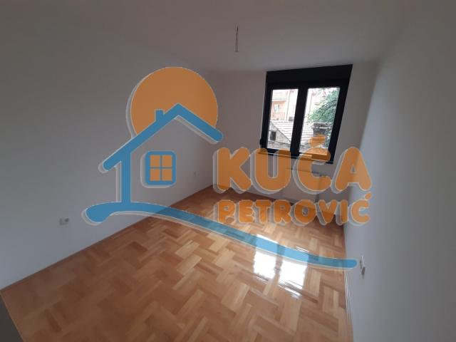 Izdaje se prazan stan, Centar, EG,  66m2, 480e