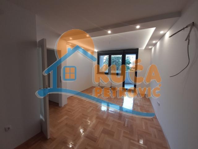 Izdaje se prazan stan, Centar, EG,  66m2, 480e