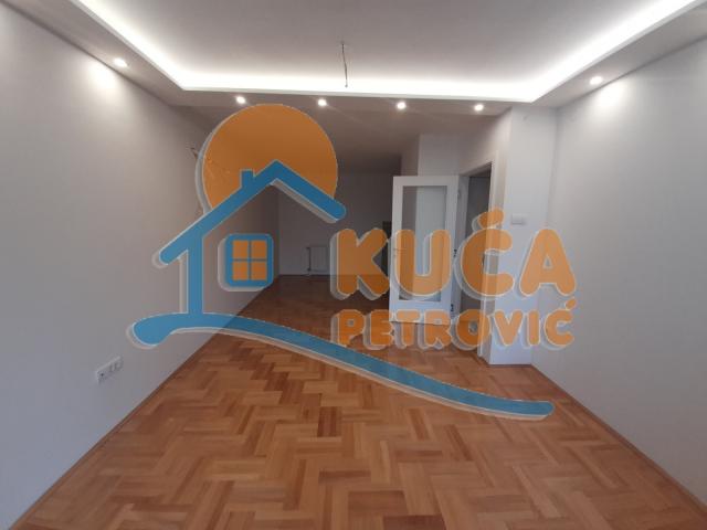 Izdaje se prazan stan, Centar, EG,  66m2, 480e